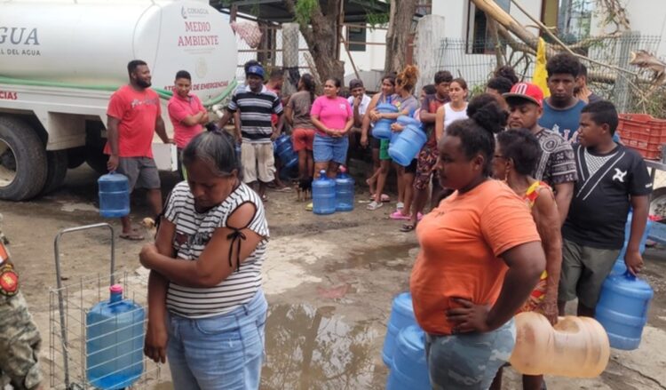 Conagua distribuye agua potable en seis entidades afectadas por las lluvias