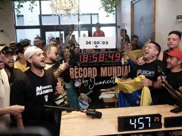 Juancito rompe récord con el podcast más largo del mundo conducido por una sola persona