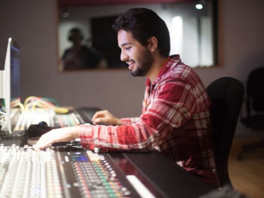 ¿Quién es Georgios Melimopoulos, el mexicano que pone talento y creatividad en la música?