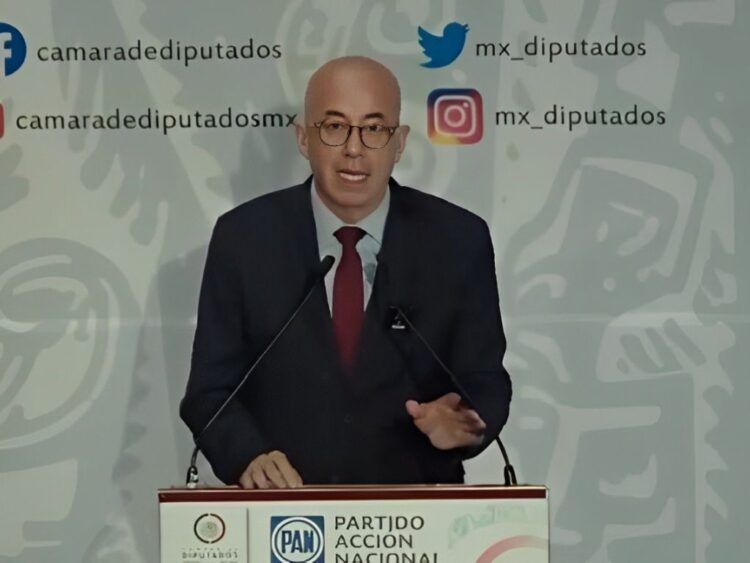 El diputado panista Éctor Jaime Ramírez Barba. Salud Casa por Casa, con fines electorales.