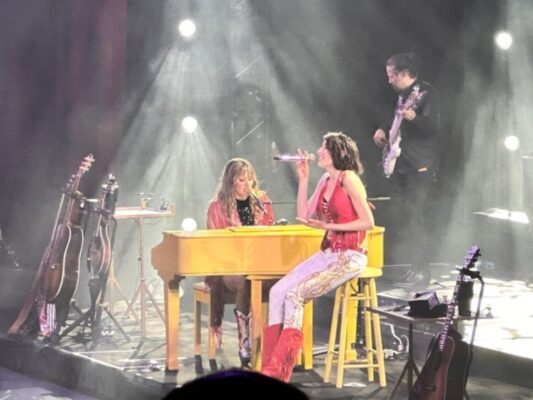 Ah Ash convierte el Auditorio Nacional en su "Nashville" particular