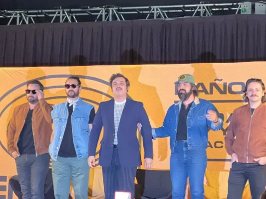 Enjambre se alista para presentar "Daño Luz" en el Palacio de los Deportes