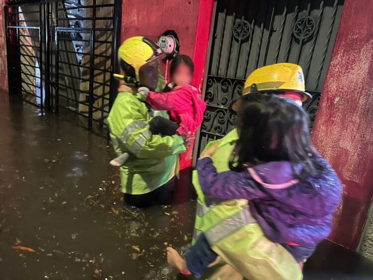 Tormenta atípica inunda Guadalajara.