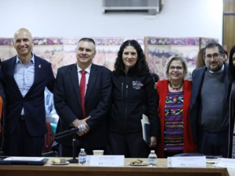 Fiscalía General de la CDMX crea unidad para identificar personas fallecidas.