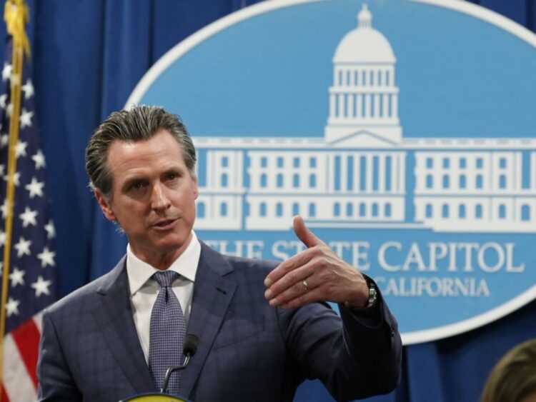 California presenta moción de emergencia para bloquear militarización de Trump en LA