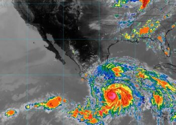 Huracán Erick se intensifica rápidamente frente a la costa de Oaxaca | AMEXI/FOTO: X @conagua_clima