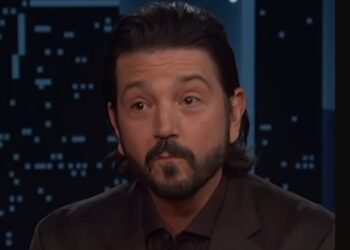 Diego Luna lanza fuerte crítica contra políticas migratorias de Donald Trump | AMEXI/FOTO: IG @jimmykimmellive
