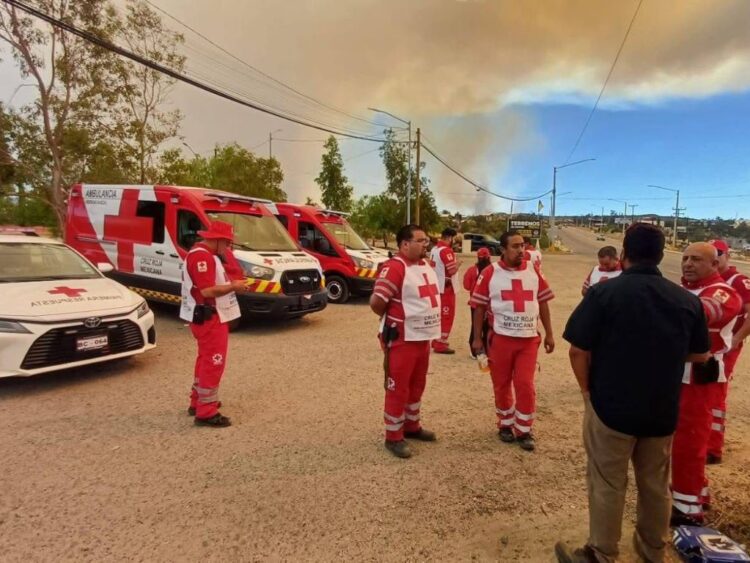 Avanza combate al mayor incendio forestal en Tecate; emiten prealerta para La Rumorosa