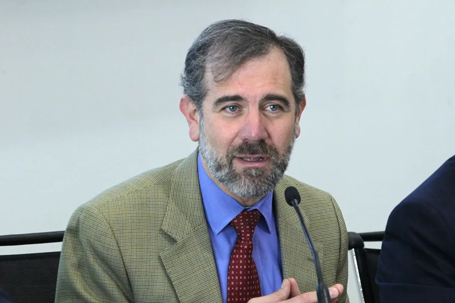 SEP podría borrar de libros de texto mención de Lorenzo Córdova