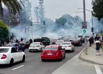 Continúa el toque de queda en los Ángeles