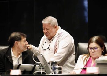 Veracruzanos detenidos en Los Ángeles están incomunicados: senador Huerta