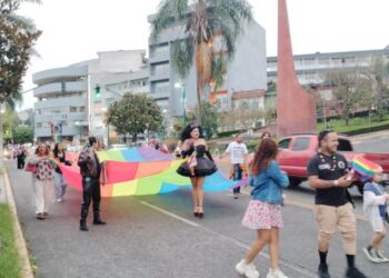 Marcha del Orgullo Gay en Xalapa. Demandan justicia y reformas legislativas.