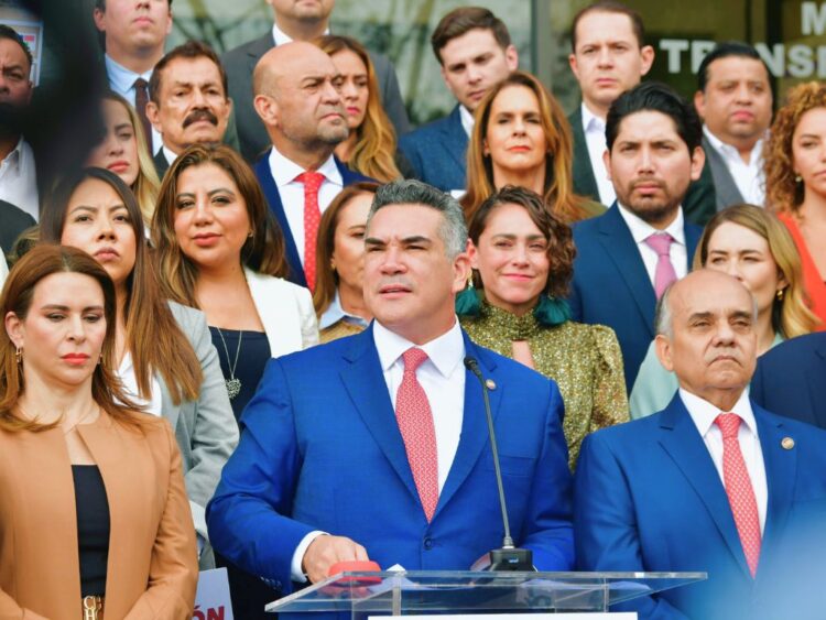 Alito Moreno sigue sacando a Morena sus “trapitos al sol” aunque sea en lluvias (Opinión). La Retaguardia, Adriana Moreno Cordero