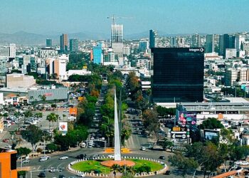 En Tijuana descubren un sofisticado narcotúnel que conecta con una bodega en Estados Unidos. Operaba desde hace más de diez años.