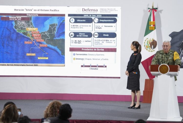 Sheinbaum viajará a Oaxaca para supervisar afectaciones por huracán Erick