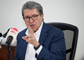 ¿Sabes qué contienen las bebidas energéticas y por qué es necesario restringir la venta a menores? Estas bebidas pueden dañar la salud.