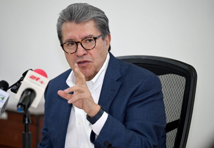 ¿Sabes qué contienen las bebidas energéticas y por qué es necesario restringir la venta a menores? Estas bebidas pueden dañar la salud.