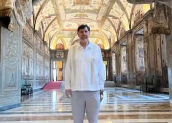 Senador ateo confeso presume audiencia con el Papa León XIV