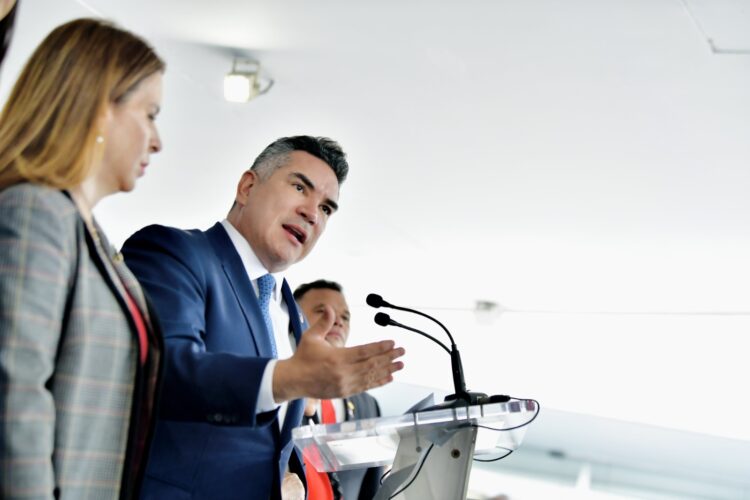 El líder nacional del PRI, Alejandro Moreno señaló que el gobierno es torpe que no tiene la capacidad para generar condiciones de diálogo y cooperación con el gobierno de Estados Unidos.