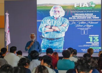 El enólogo Víctor Manuel Torres señala que la política fiscal en México coloca al vino en desventaja a nivel internacionales.