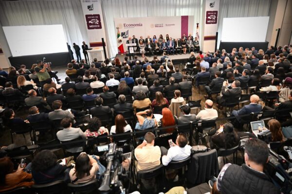 Los asistentes a la firma del convenio coincidieron en que la minería del futuro será sustentable o no será.