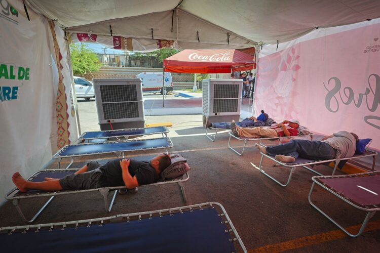 En Mexicali, Baja California ante la ola de calor , el gobierno municipal intensifica las acciones del Operativo S.O.S. Hidrátate.