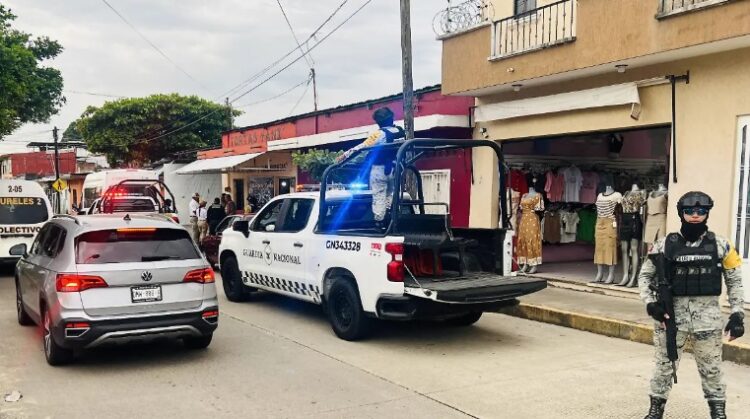 En Tapachula, Chiapas, elementos del INM aplicaron el estilo de los agentes del ICE de como detienen en redadas a migrantes.