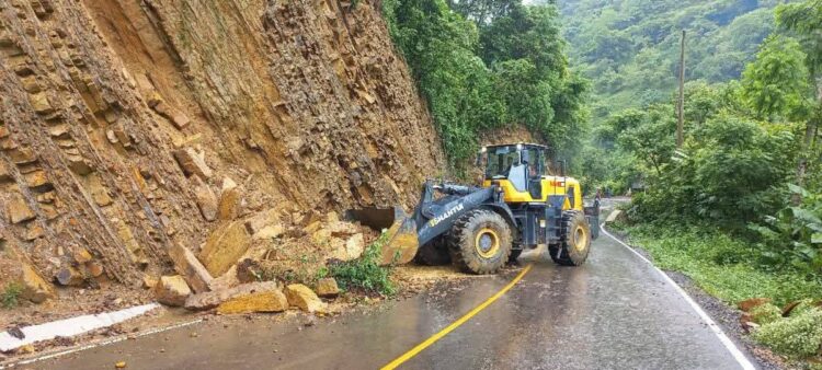 Lluvias intensas dejan deslaves y cierre de vialidades en Hidalgo