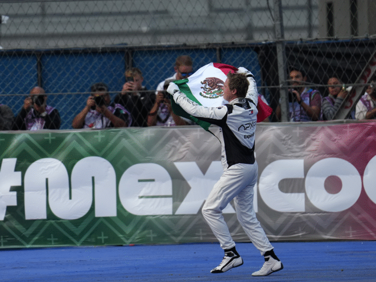 Brad Pitt dejó icónicas imágenes en su visita a México.