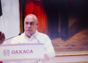 En Oaxaca activan protocolo de emergencia ante golpe de huracán, están en alerta máxima, en riesgo 1.6 millones de habitantes.