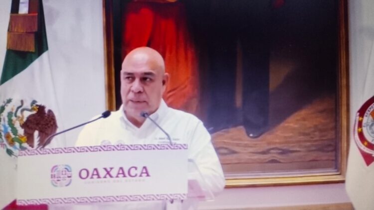 En Oaxaca activan protocolo de emergencia ante golpe de huracán, están en alerta máxima, en riesgo 1.6 millones de habitantes.