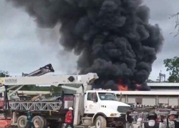 Desde Felipe Carrillo Puerto, Quintana Roo reportan que el tramo 6 del Tren Maya quedó afectado por el estallamiento de una pipa de combustible.