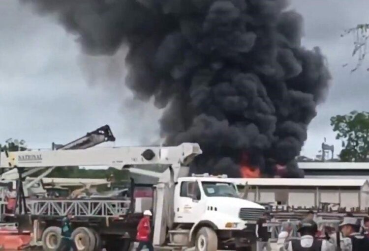 Desde Felipe Carrillo Puerto, Quintana Roo reportan que el tramo 6 del Tren Maya quedó afectado por el estallamiento de una pipa de combustible.