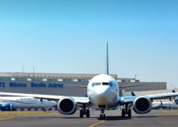 El AICM presentó fallas este fin de semana en sus operaciones de la Torre de Control provocado por un rayo que cayó en la zona.