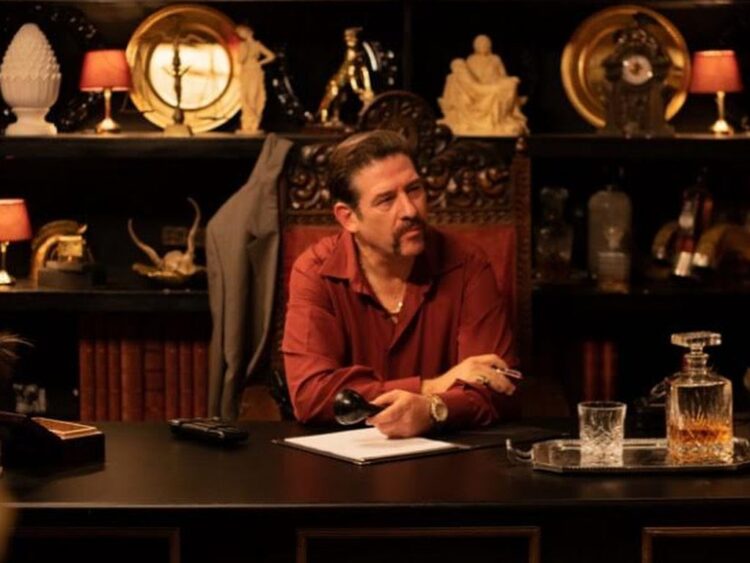 Alejandro Cuétara interpreta a “Don Rafael” en “Profe infiltrado” | AMEXI/FOTO: IG @vix