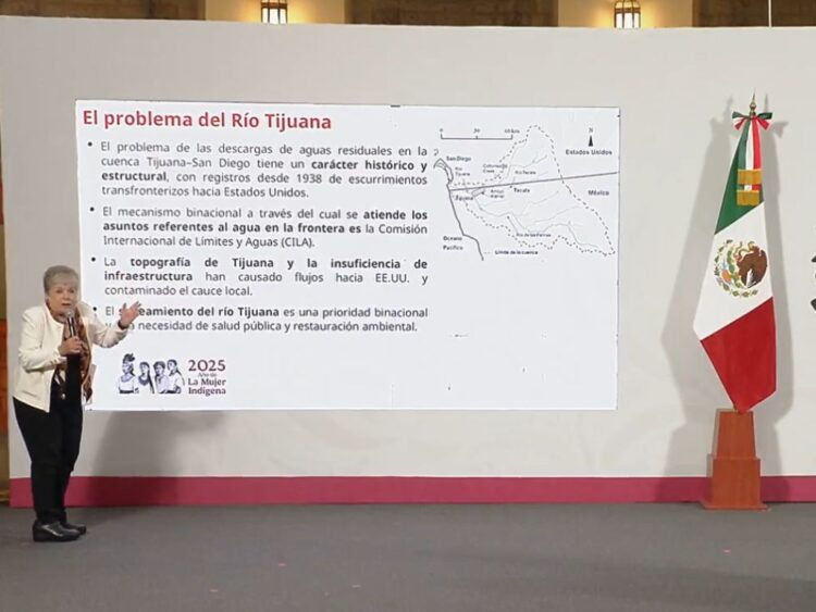 Alicia Bárcena, titular de la Semarnat, presenta el Memorando de Entendimiento para eñ Saneamiento del Río Tijuana entre Méxicoo y EU, en la conferencia del 25 de julio de 2025. Foto Captura de Video