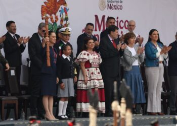 La presidenta Sheinbaum Pardo concluye con este evento en el Zócalo su gira con motivo del Primer Informe de Gobierno.