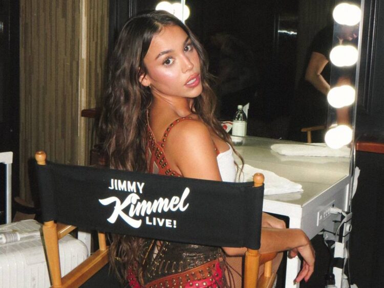 Danna hace historia al convertirse en la primera popstar mexicana en estar con Jimmy Kimmel