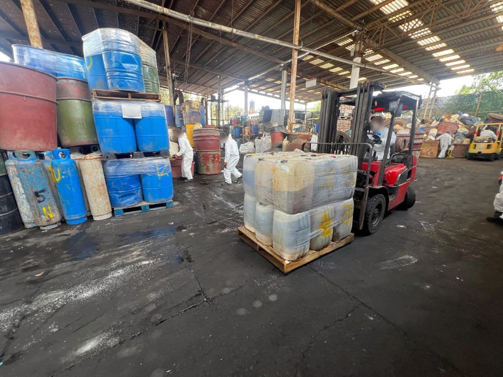 Destrucción de precursores químicos asegurados en Michoacán. Foto FGR