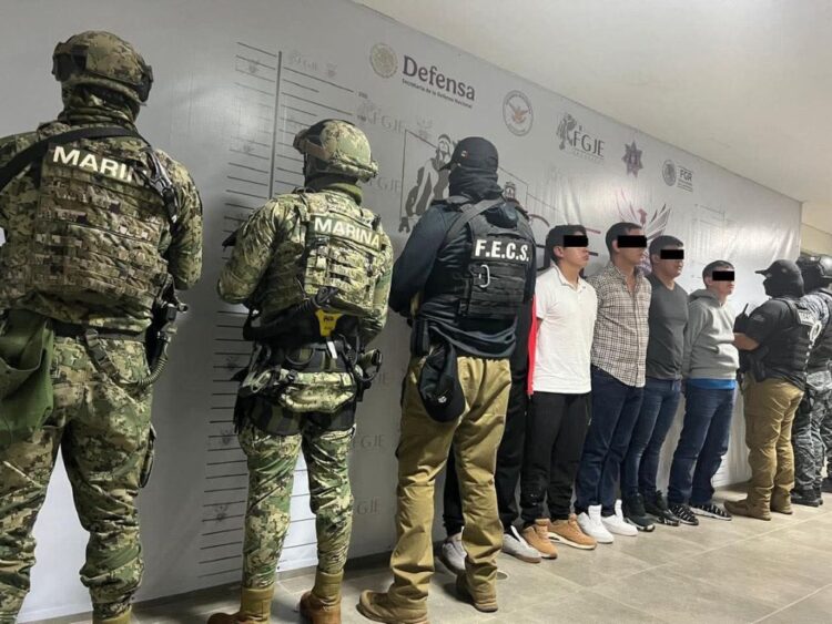 Detenidos en cateos en Nochistlán, Zacatecas, por vínculos con el CJNG. Foto/ Gabinete de Seguridad