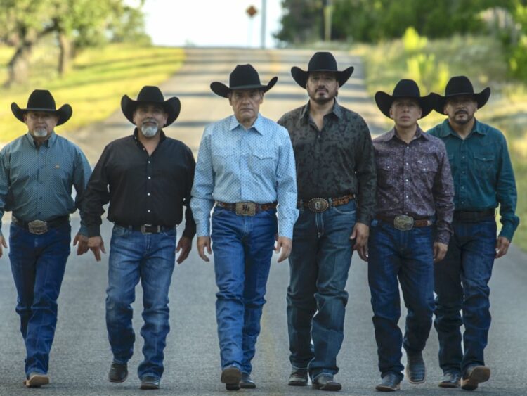 Intocable conquista su 21º número 1 en la lista Regional Mexican Airplay