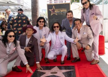 Los Bukis reciben estrella en el Paseo de la Fama de Hollywood y abogan por los inmigrantes