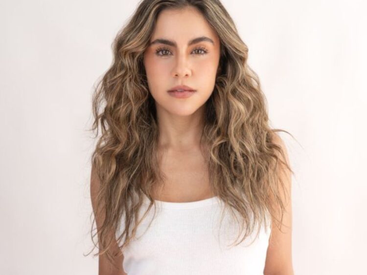 Nuestros Tiempos: Una película que viaja al pasado para entender el presente