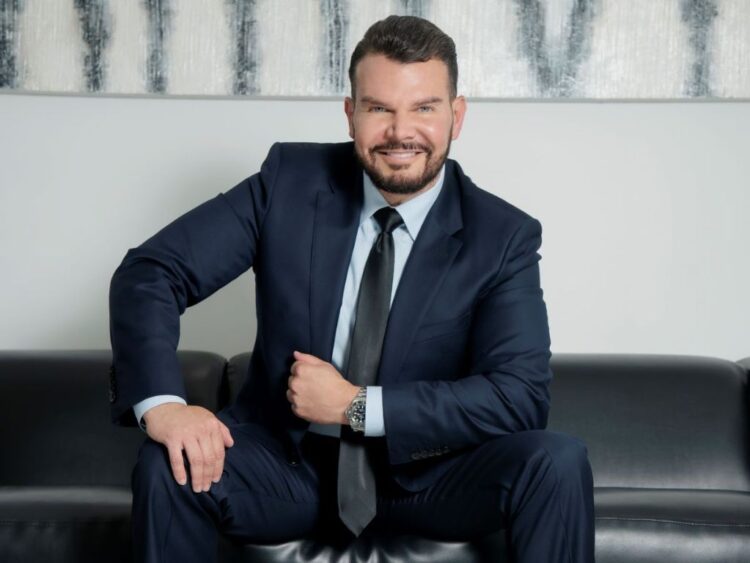 “La cirugía estética no debe ser la primera respuesta ante el bullying”: Dr. José Vitto