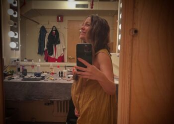 Natalia Lafourcade compartes felices imágenes de su embarazo