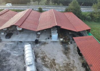 Huachicol. Centro clandestino de almacenamiento y probable extracción de gasolina y turbosina hallado en la México-Cuernavaca, en Huitzilac, Morelos. Foto Especial