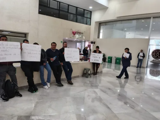 Huelguistas del Bloque de Delegaciones Democráticas del IPN, en la ENMyH.