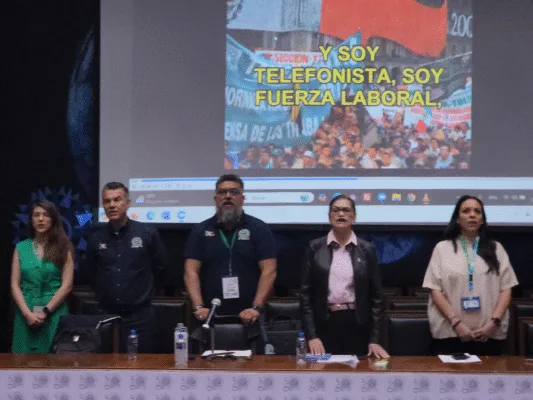 Y soy tlefonista, soy fuerza laboral... Se entona el himno de los telefonistas en la clausura de la Asamblea de Revisión Salarial 2025 del STRM