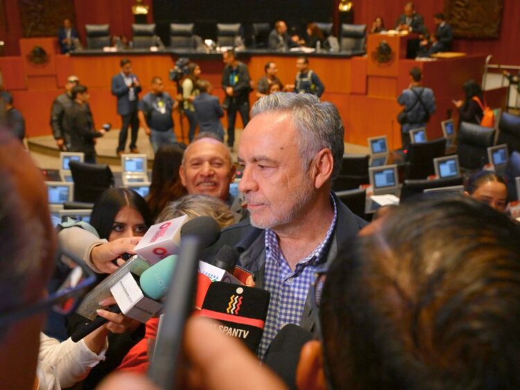 Ramírez Cuéllar. Ramírez Cuéllar niega que relevará a Monreal en Diputados.