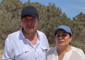 “Tengo derecho a pasear”, responde Monreal a críticas por vacacionar en España